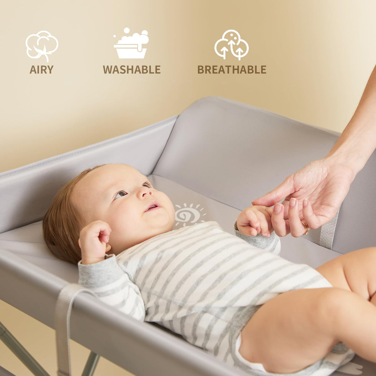 Foldable Baby Changing Table with Wheels U457